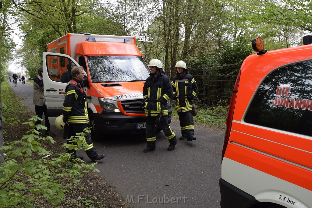 Einsatz BF Koeln in Koeln Buchheim Arnsbergerstr P22.JPG - Miklos Laubert